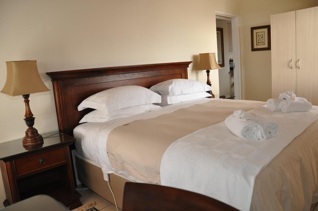 Hotel Whispering Whale Jacobs Bay Habitación foto